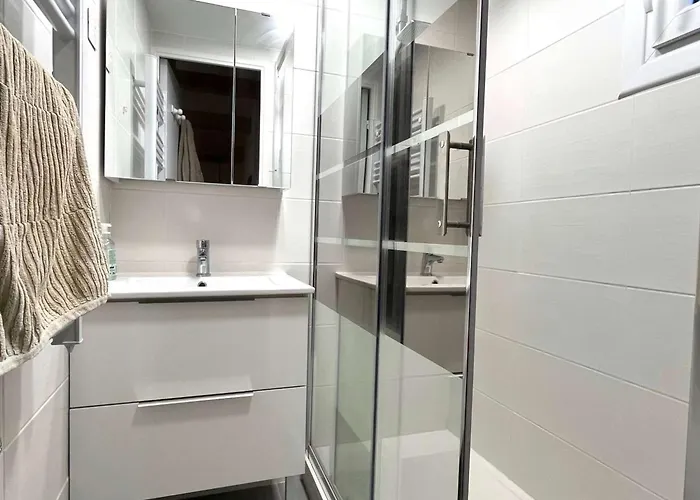 度假居 Mitoyenne T2 Climatisee Avec Piscine Et Parking, Vue Pinede - Fr-1-607-237 *