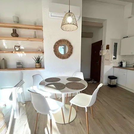 بيت للعطل Mitoyenne T2 Climatisee Avec Piscine Et Parking, Vue Pinede - Fr-1-607-237 *