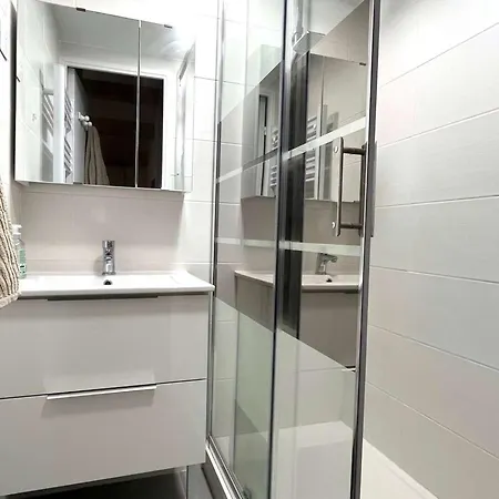 度假居 Mitoyenne T2 Climatisee Avec Piscine Et Parking, Vue Pinede - Fr-1-607-237 *