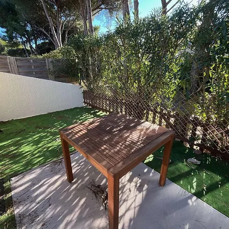 Mitoyenne T2 Climatisee Avec Piscine Et Parking, Vue Pinede *
