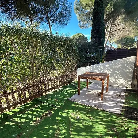 Mitoyenne T2 Climatisee Avec Piscine Et Parking, Vue Pinede - Fr-1-607-237