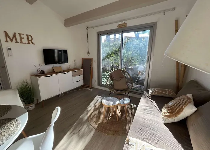 Mitoyenne T2 Climatisee Avec Piscine Et Parking, Vue Pinede - Fr-1-607-237 *