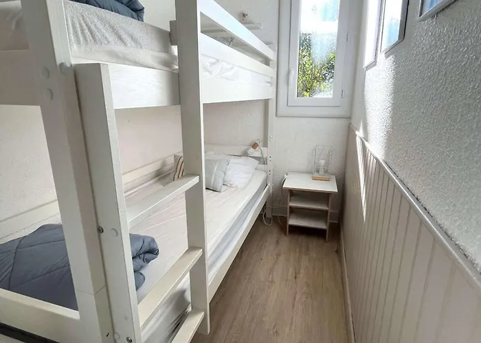 Holiday home Mitoyenne T2 Climatisee Avec Piscine Et Parking, Vue Pinede - Fr-1-607-237 Agde